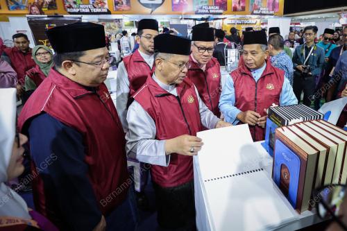 DATUK DR MOHD NA'IM MOKHTAR
