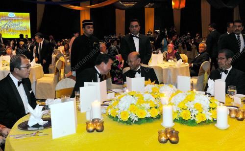 KL27_03042012_AGONG
