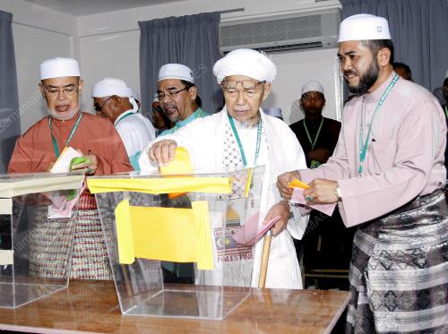 DATUK NIK ABDUL AZIZ NIK MAT