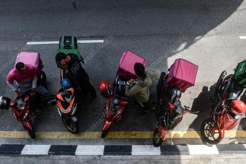 PENGHANTAR MAKANAN