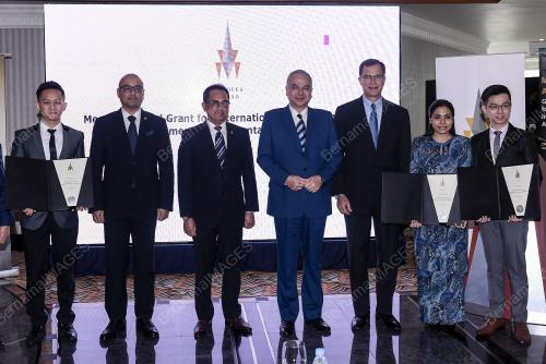 KL27_03122018_AGONG_BN201811285004