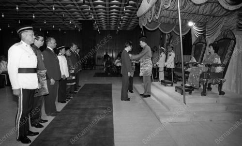 KL27_04022015_PENGURNIAAN_BINTANG