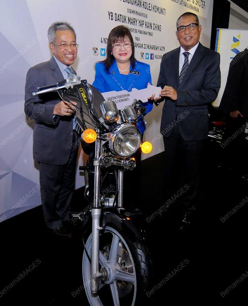 KL27_04112015_NAZA