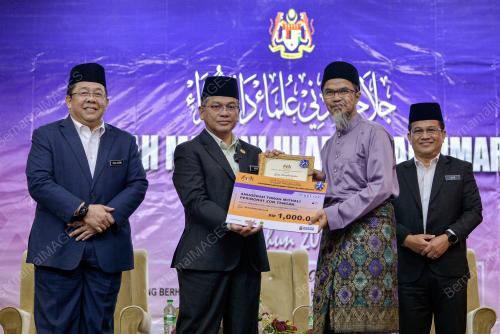 DATUK DR MOHD NA'IM MOKHTAR