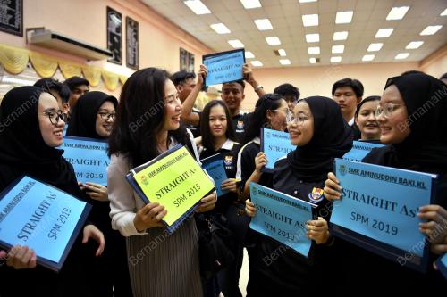 KEPUTUSAN SIJIL PELAJARAN MALAYSIA (SPM)
