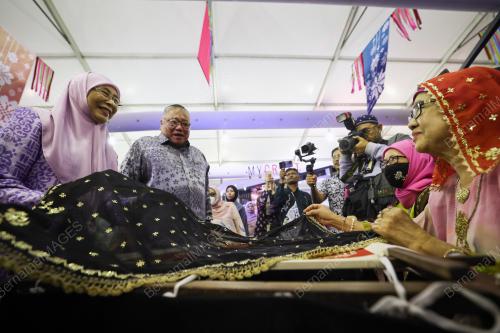DATUK SERI DR WAN AZIZAH WAN ISMAIL