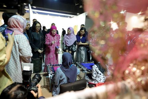 TUNKU AZIZAH AMINAH MAIMUNAH ISKANDARIAH