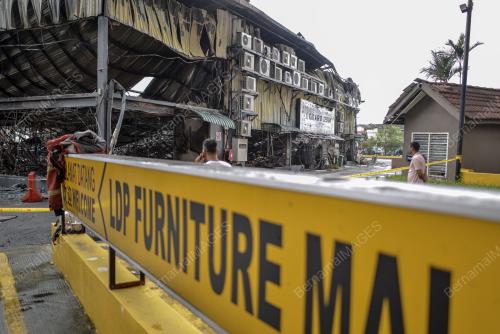 KEDAI PERABOT TERBAKAR