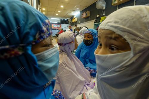 LAMAN NGAJI CHOW KIT TARIK GELANDANGAN DEKATI AL-QURAN
