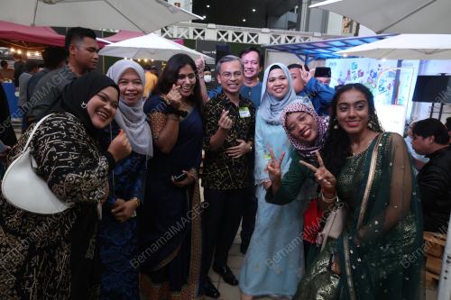 AHMAD FAHMI MOHAMED FADZIL