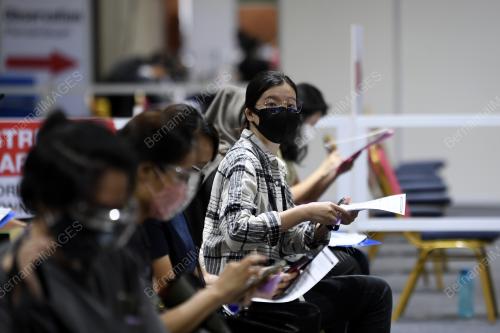 TINJAUAN PUSAT PEMBERIAN VAKSINASI ˜WALK-IN'