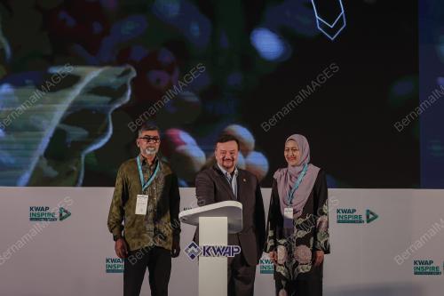 DATUK SERI AMIR HAMZAH AZIZAN