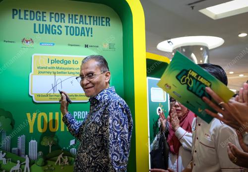 DATUK SERI DR. DZULKEFLY AHMAD