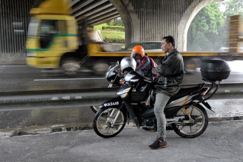 KL27_06122012_HUJAN