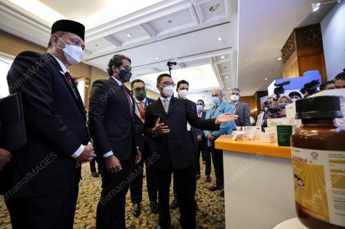 KHAIRY JAMALUDDIN