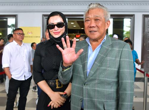 DATUK SERI BUNG MOKHTAR RADIN