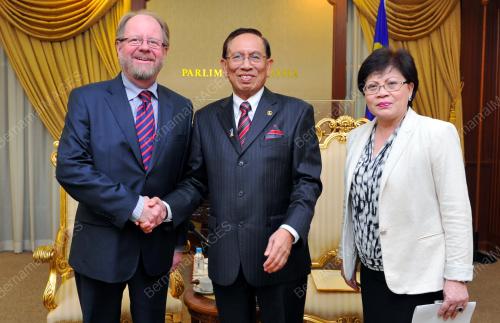 KL27_07112012_PARLIMEN
