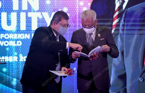 DATUK SERI ISMAIL SABRI YAAKOB
