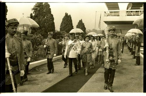 YANG DI PERTUAN AGONG MEMBUKA SESI KE 4 PERSIDANGAN PARLIMEN