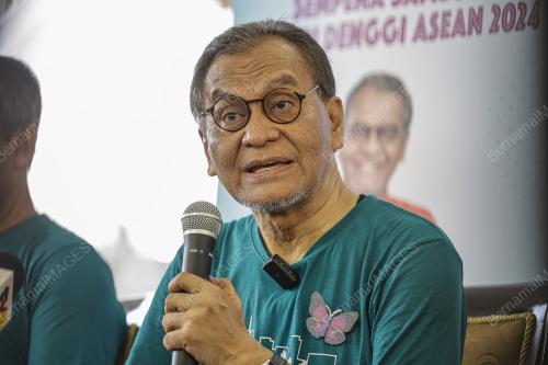 DATUK SERI DR DZULKEFLY AHMAD