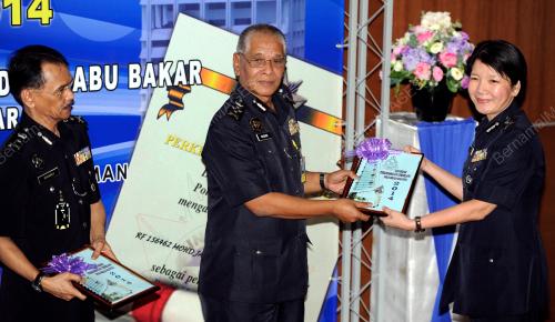 KL27_08092015_POLIS_APC