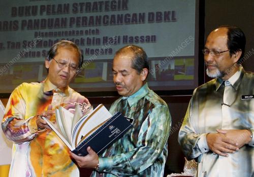 TAN SRI MOHD SIDEK HASSAN