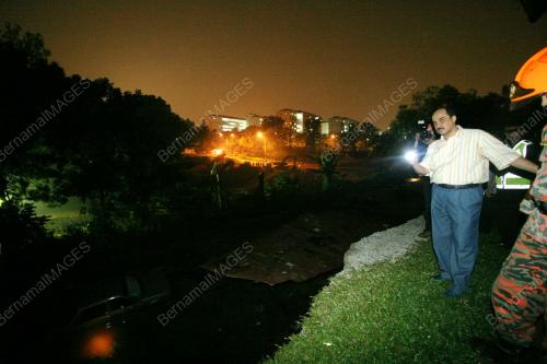 TANAH RUNTUH