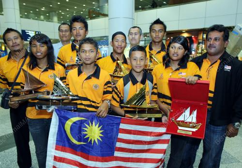 ATLET SUKAN PERAHU LAYAR