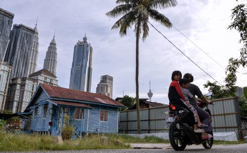 RUMAH BIRU KAMPUNG BARU