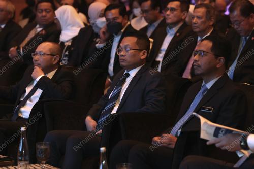 NIK NAZMI NIK AHMAD