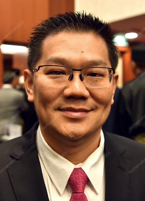 SENATOR DATUK LIM BAN HONG