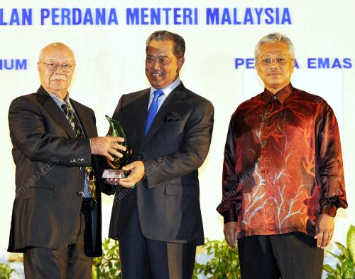 TAN SRI MUHYIDDIN YASSIN