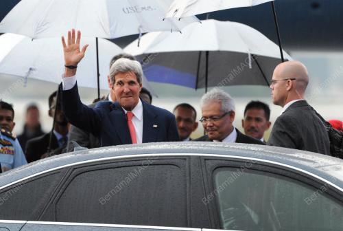 KL27_10102013_JOHN_KERRY