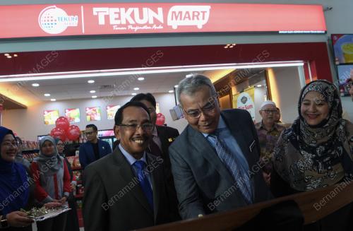 DATUK SERI MOHD REDZUAN YUSOF