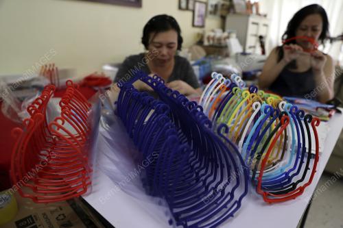 PERISAI MUKA BAGI PETUGAS BARISAN HADAPAN