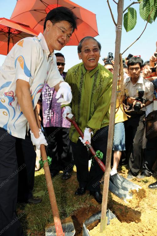 TAN SRI AHMAD FUAD ISMAIL