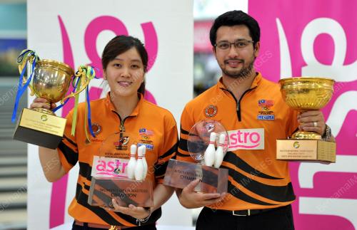 KL27_12042014_BOWLING