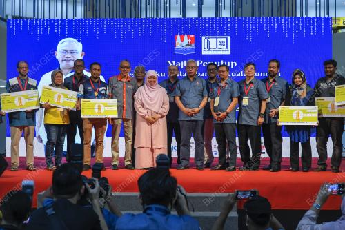 TAN SRI NOH OMAR