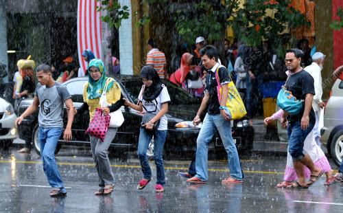 KL27_12082012_TINJAUAN
