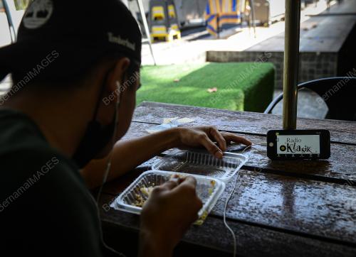 HARI RADIO SEDUNIA