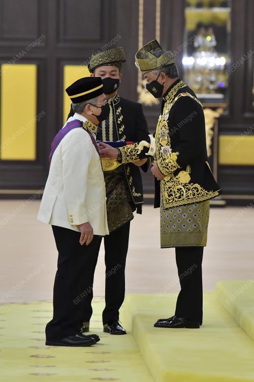 AL-SULTAN ABDULLAH RI'AYATUDDIN AL-MUSTAFA BILLAH SHAH