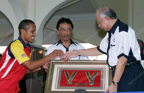 DATUK SERI NAJIB TUN ABDUL RAZAK