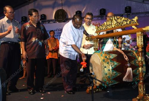 KL27_13122014_MEDAN_PASAR