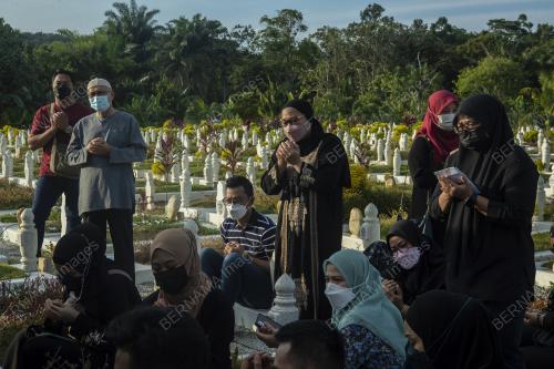 ALLAHYARHAM FARRAH IDZANA