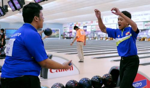 KL27_14032012_BOWLING