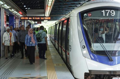 TREN BAHARU LRT