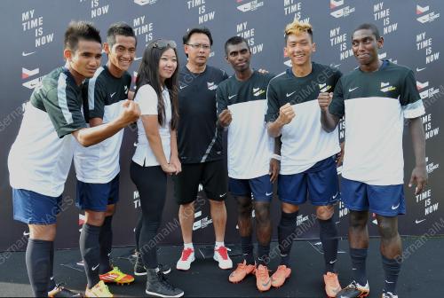 KL27_15052012_NIKE