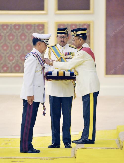 KL27_15092014_AGONG_PINGAT