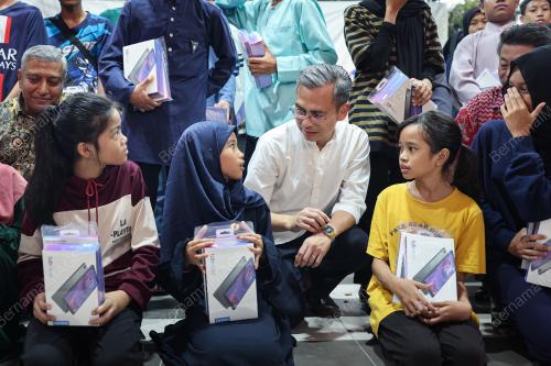 FAHMI FADZIL