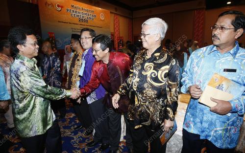 MOHD SHAFIE APDAL